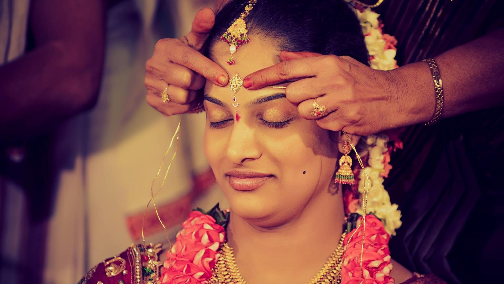 పెళ్లికి ముందు.. నుదుట బాసికం ఎందుకు కడతారో మీకు తెలుసా..?