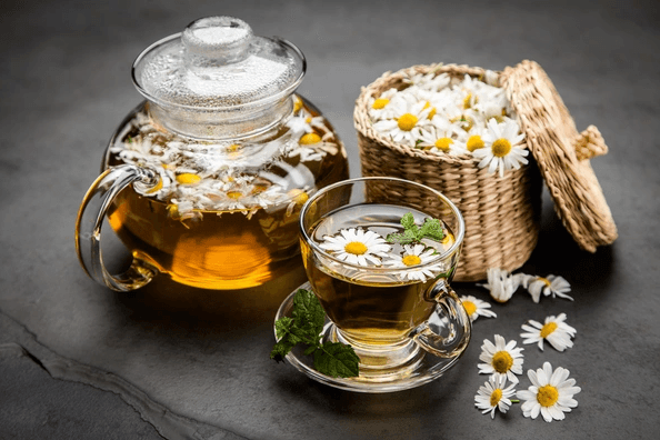 చామంతి పువ్వా&#8230; పువ్వా&#8230; నీతో నోరూరించే ఛాయ్ పెట్టనా..! (Chamomile Tea Benefits For Skin And Hair)
